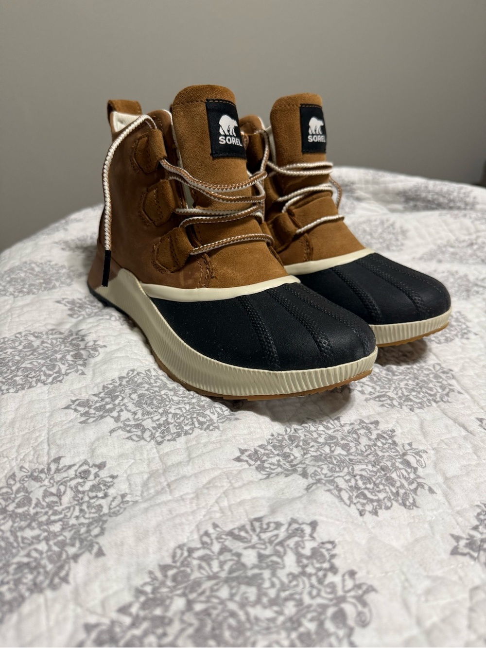 Sorel Out N About III Boots NWT